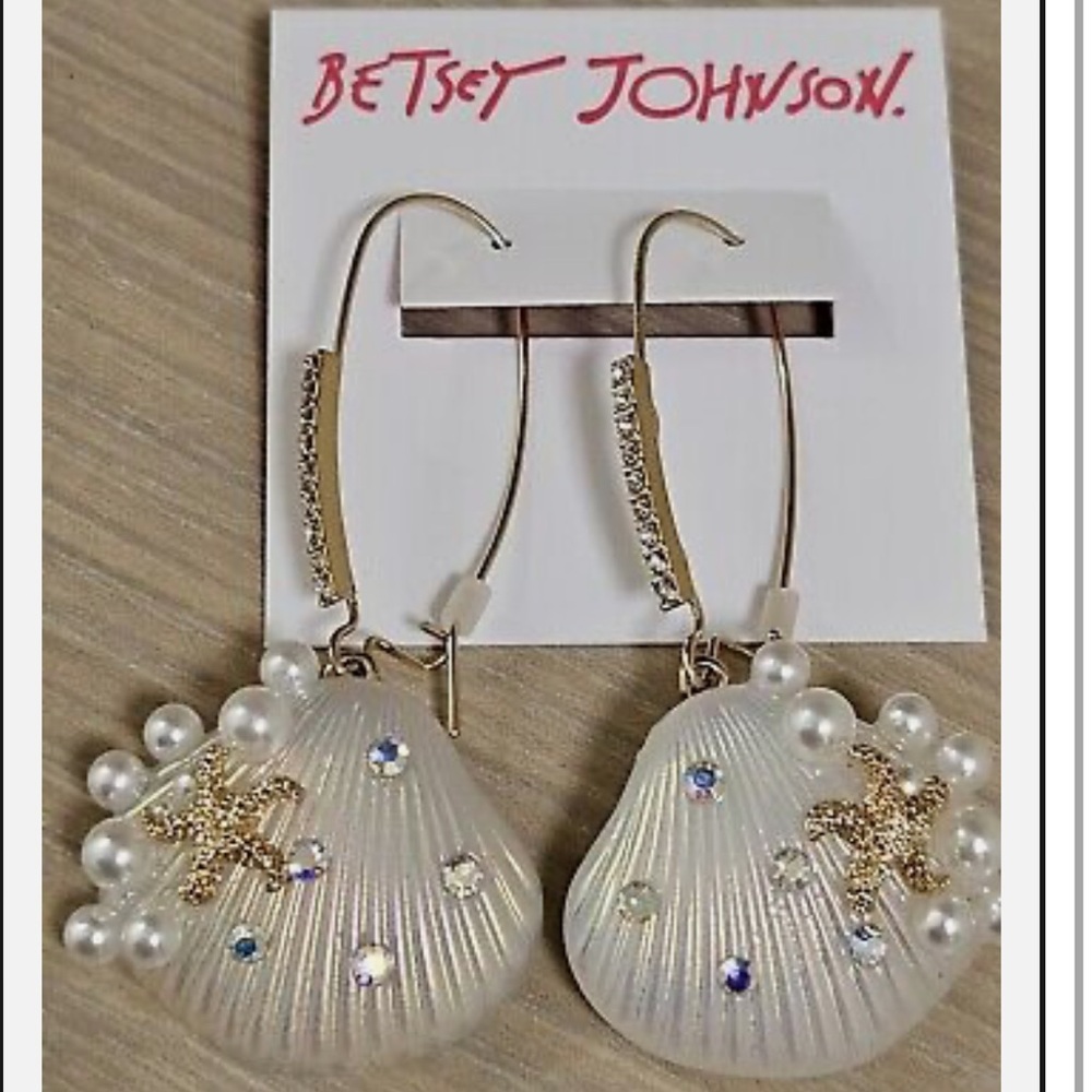 RARE Betsey Johnson Iridescent Scallop Shell Clam Faux Pearl Earrings NWT